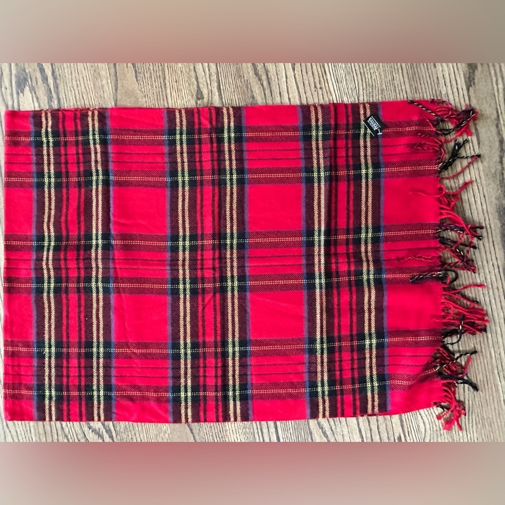 NWT Bijoux Terner Vibrant Red Tartan Scarf‎